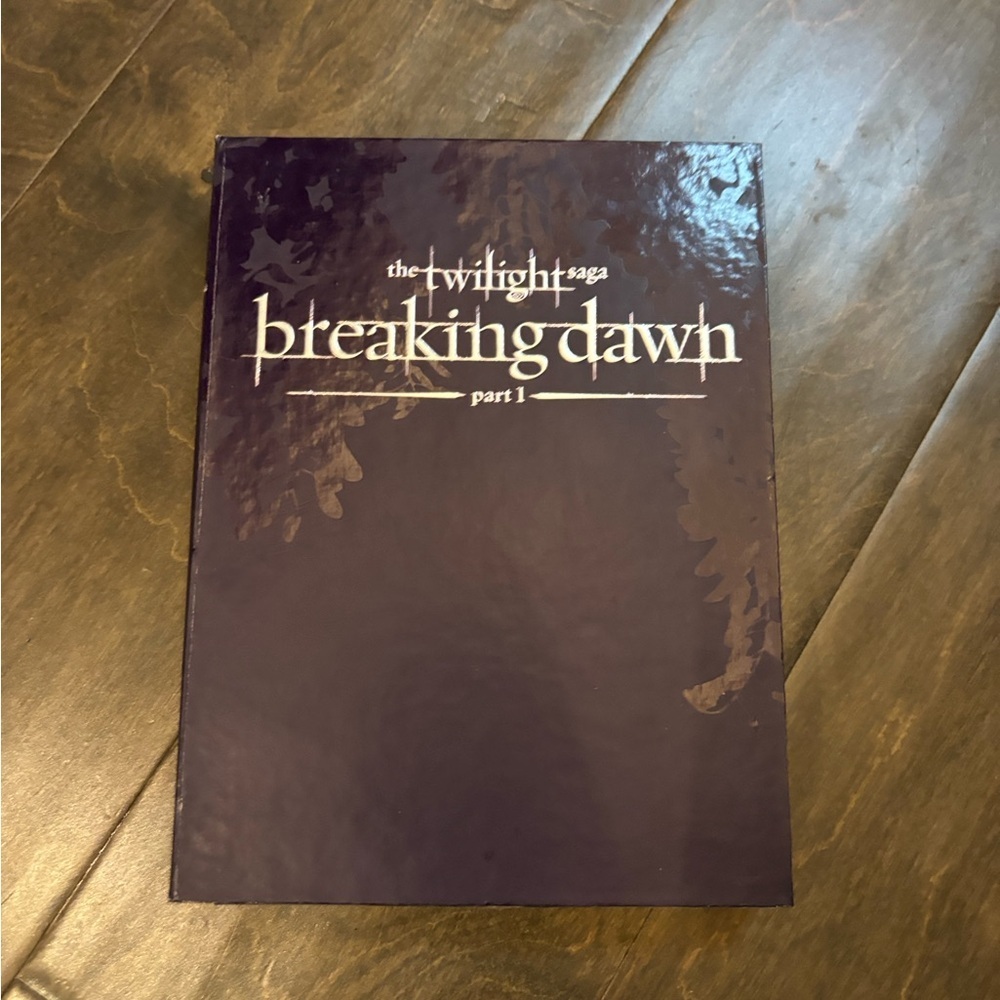 Limited Edition Twilight Saga Breaking Dawn Part 1 DVD w/ Authentic Prop Flower